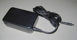 iVISに付属のACアダプタ