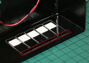 キートップを上ケースに貼り付けた写真