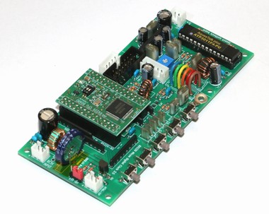 部品を実装したプリント基板（斜め）