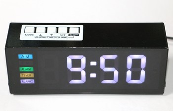 フルカラーデジタル時計の外観