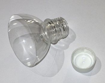 加工したペットボトルの口部分