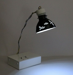 完成したミニLEDスタンド(絵柄の笠)