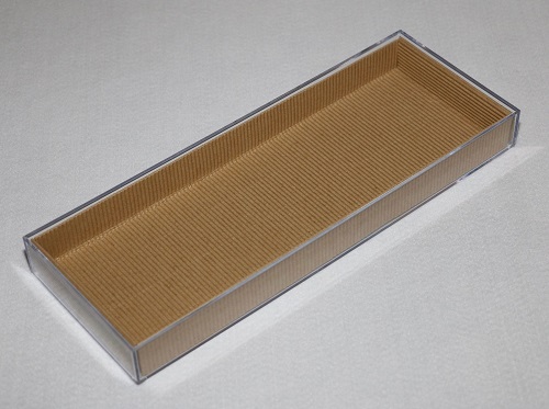 ケースに使用した樹脂製の箱