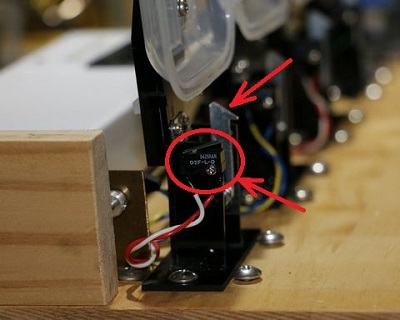 改善のためフックとマイクロスイッチ交換